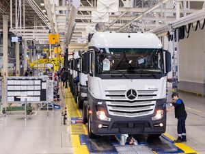 Mercedes Aksaray Kamyon Fabrikası 30’uncu Yılını Kutluyor