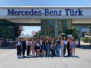 Mercedes-Benz Türk’ün Yıldız Kızları İstanbul’da Bir Araya Geldi