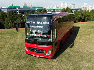 Mercedes-Benz Türk 100 Bininci Otobüsünü Banttan İndirdi