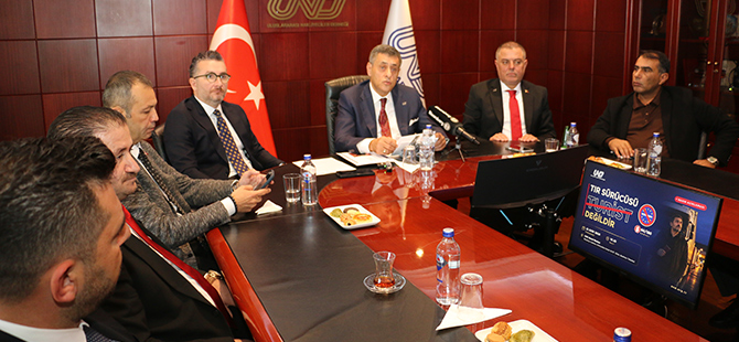TIR Kuyrukları ve Vize Engeli Lojistik Sektörünü Zorluyor