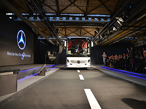 Mercedes 50’nci Yıldönümünü İlk Fabrikasında Kutladı