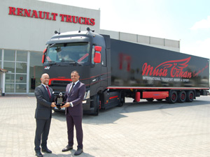 Renault Trucks’ın Özel Tasarım Çekicisi Musa Özkan Lojistik Filosunda