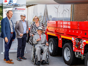 State Minister of Transport Hermann visits Scheuerle at the BuGa: "Companies like Scheuerle are moving forward the energy transition"