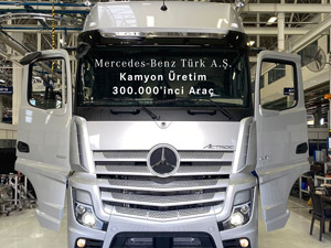 Mercedes-Benz Türk Aksaray Kamyon Fabrikası’nın 300.000’inci Kamyonu Actros 1851 Plus Banttan İndi