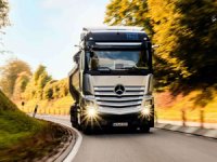 Daimler Truck Karbon Nötr’e Geçişte İki Yönlü Strateji Planlıyor