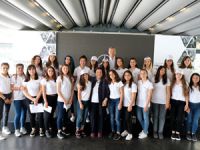 Mercedes-Benz Türk Her Yıl 1.200 Öğrenciyi “Yıldız Kız” Yapıyor İstihdamda Kadın-Erkek Eşitliğini Hedefliyor