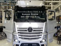 Mercedes-Benz Türk Aksaray Kamyon Fabrikası’nın 300.000’inci Kamyonu Actros 1851 Plus Banttan İndi