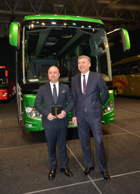 Mercedes-Benz Türk Otobüs Satış ve Pazarlama Direktörü Alper Kurt ve Mercedes-Benz Türk İcra Kurulu Başkanı Süer Sülün