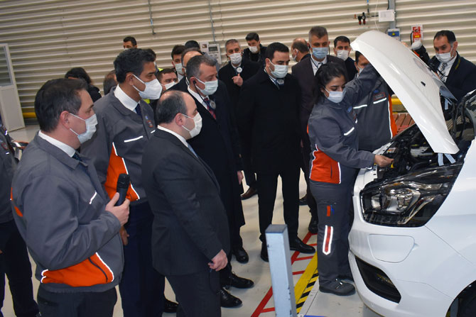 Sanayi ve Teknoloji Bakanı Varank Ford Otosan Kocaeli Fabrikaları’nı Ziyaret Etti