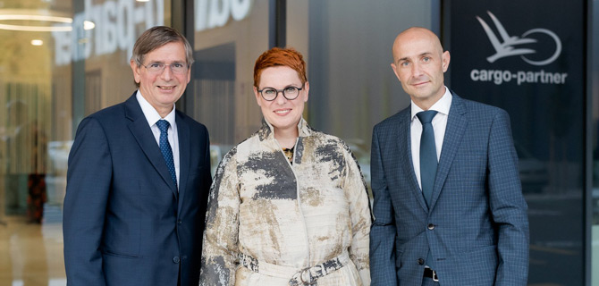 cargo-partner CEO'su Stefan Krauter, Avusturya'nın Slovenya Büyükelçisi Sigrid Berka, cargo-partner Slovenya Genel Müdürü Viktor Kasteliç