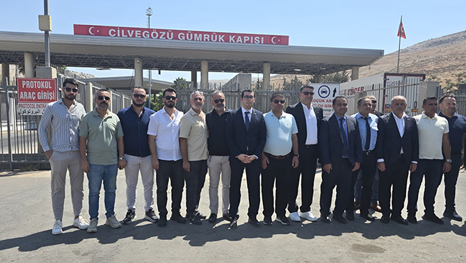 Türk TIR’ları 14 Yıl Aradan Sonra Suriye’ye Direkt Taşımalara Başladı!