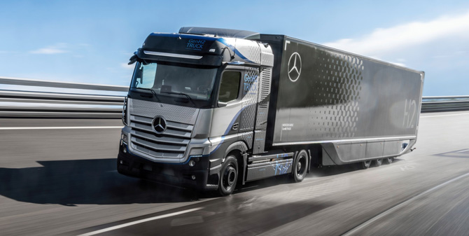 Daimler Truck Karbon Nötr’e Geçişte İki Yönlü Strateji Planlıyor