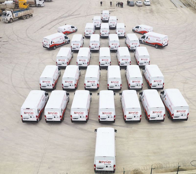 Eyüp Lojistik Minivanları Avrupa Yolunda Hava Kargo İle Rekabet Ediyor
