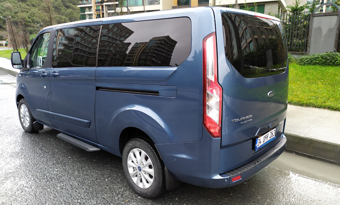 Ford Tourneo Custom Hybrid 2.0L EcoBlue Manuel Denemesi