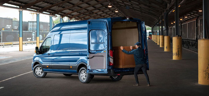 Ford Yeni Transit ‘Limited’i ve ‘Frigo Van’ı sundu