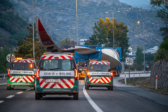 Hareket Türkiye’nin En Uzun Rüzgar Türbini Kanatlarını Taşıdı