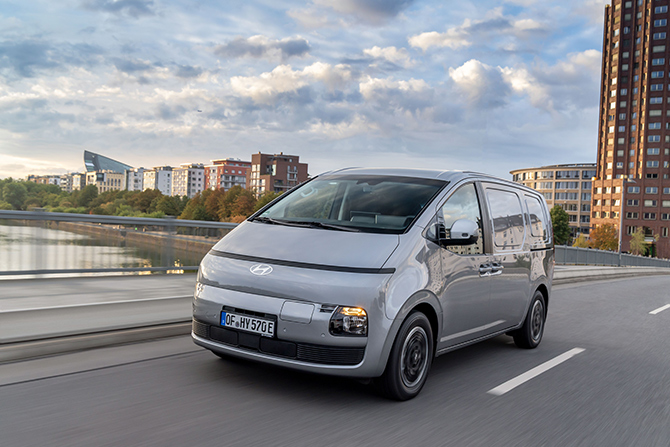 Hyundai STARIA Cargo’da Hızlı Şarj ve Verimlilik Sunmayı Hedefliyor Hyundai STARIA Cargo’da Hızlı Şarj ve Verimlilik Sunmayı Hedefliyor