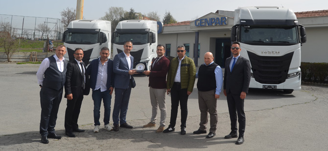 Iveco’dan Asur Lojistik’e 10 Adet S-WAY Çekici Teslimatı