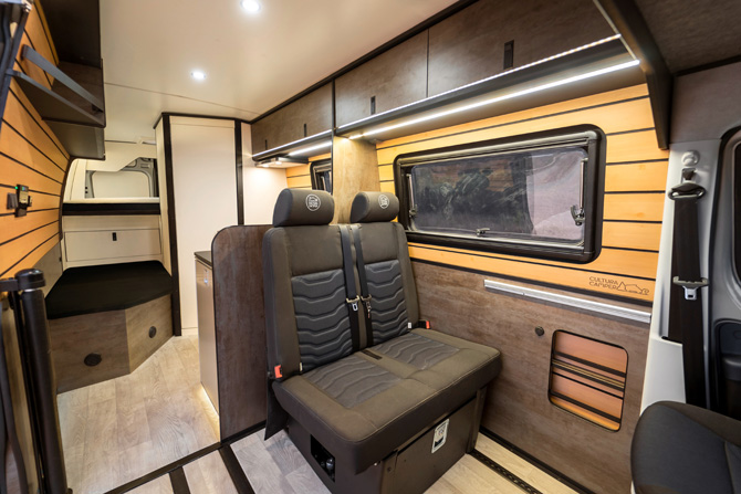 IVECO Daily Van Life Adventure: Profesyonel Sörfçü Núria Gomà i Lleonart Daily 4x4 İle Maceraya Hazır