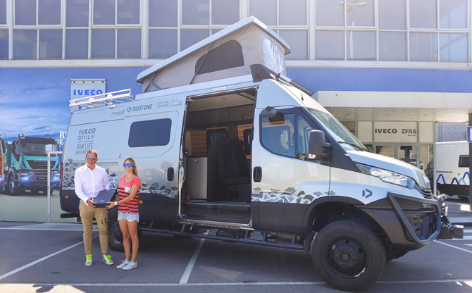 IVECO Daily Van Life Adventure: Profesyonel Sörfçü Núria Gomà i Lleonart Daily 4x4 İle Maceraya Hazır