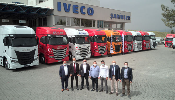 IVECO Denizli yetkili satıcısı ve servisi Şahinler Otomotiv tarafından Denizli’nin taşımacılıkta önde gelen firmalarından Günay Nakliyat’a farklı renklerde 13 adet S-WAY AS440S48 T/P çekici teslimatı gerçekleştirildi. 