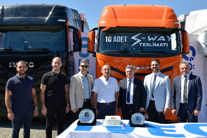 Iveco’nun En Renkli S-WAY Çekici Teslimatı Öztaş Nakliyat’a