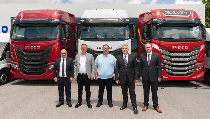 Iveco’dan Tanöz Nakliyat’a 25 Adet S-Way Çekici