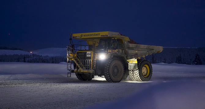 komatsu-europe-hd785-in-sweden.jpg