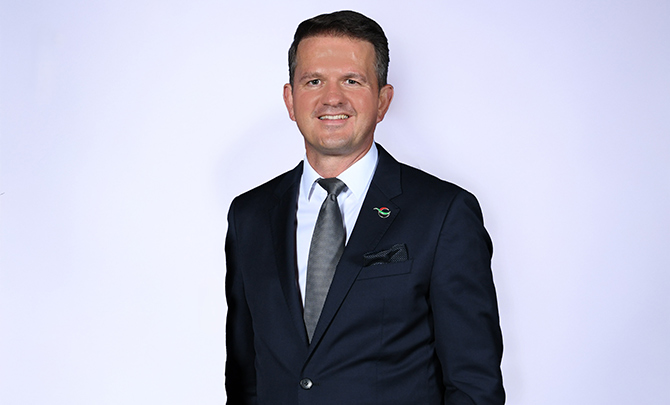 DP World Doğu Avrupa İcra Kurulu Başkan Yardımcısı Kris Adams DP World Doğu Avrupa İcra Kurulu Başkan Yardımcısı Kris Adams