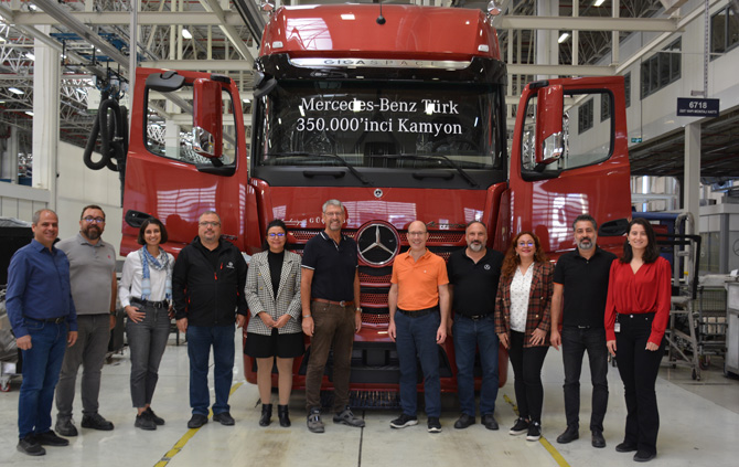 Mercedes-Benz Türk Aksaray Kamyon Fabrikası 350 bininci kamyonunu banttan indirerek önemli bir başarıya imza attı. 