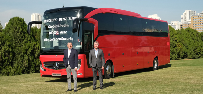 Mercedes-Benz Türk 100 Bininci Otobüsünü Banttan İndirdi