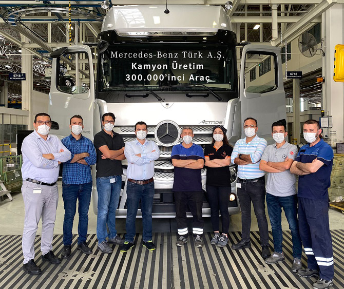 Mercedes-Benz Türk Aksaray Kamyon Fabrikası’nın 300.000’inci Kamyonu Actros 1851 Plus Banttan İndi