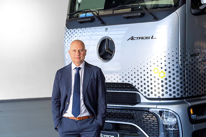 Mercedes-Benz Türk İcra Kurulu Başkanı ve CEO’su Heiko Selzam Mercedes-Benz Türk İcra Kurulu Başkanı ve CEO’su Heiko Selzam