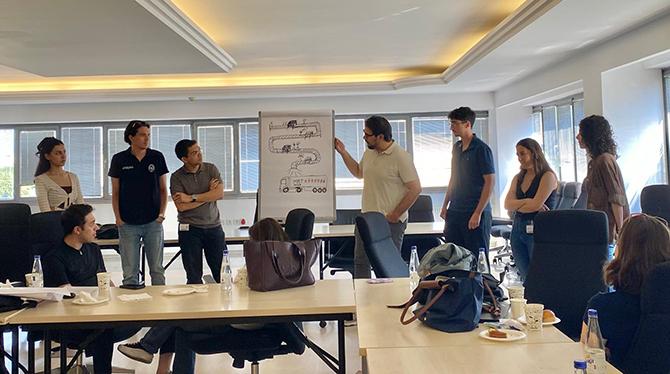 Mercedes-Benz Türk Gençlere Desteğini Çevre Projesiyle Birleştiriyor Mercedes-Benz Türk Gençlere Desteğini Çevre Projesiyle Birleştiriyor
