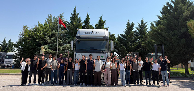 Mercedes-Benz Türk Gençlere Desteğini Çevre Projesiyle Birleştiriyor Mercedes-Benz Türk Gençlere Desteğini Çevre Projesiyle Birleştiriyor