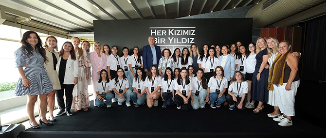 Mercedes-Benz Türk’ün ‘Her Kızımız Bir Yıldız’ Programı 6 Bin 500 Öğrenciye Ulaştı