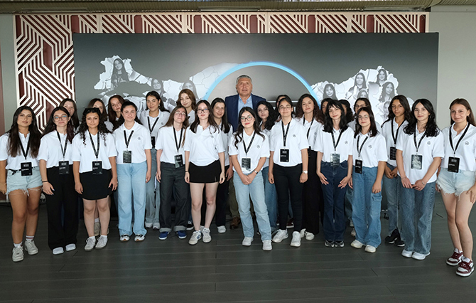 Mercedes-Benz Türk’ün ‘Her Kızımız Bir Yıldız’ Programı 6 Bin 500 Öğrenciye Ulaştı