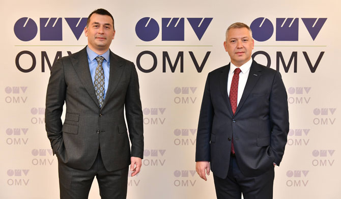 OMV Türkiye Genel Müdürü Serkan Hotoğlu ve Iveco Türkiye Genel Müdürü Hakkı Işınak