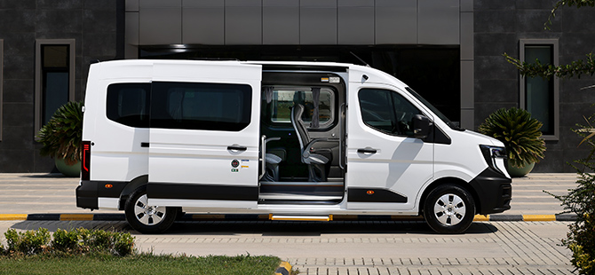 Renault Master Ürün Gamını Minibüs ve Açık Kasa ile Genişletti Renault Master Ürün Gamını Minibüs ve Açık Kasa ile Genişletti