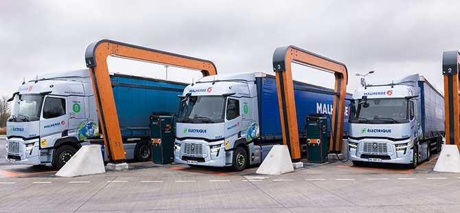 Renault Trucks Malherbe İş Birliğiyle Blainville - Bourg-en-Bresse – Lyon Hattını Elektriklendiriyor Renault Trucks Malherbe İş Birliğiyle Blainville - Bourg-en-Bresse – Lyon Hattını Elektriklendiriyor