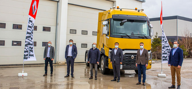 Işıklar Ağır Nakliyat Filosunu Yine Renault Trucks Güçlendirdi