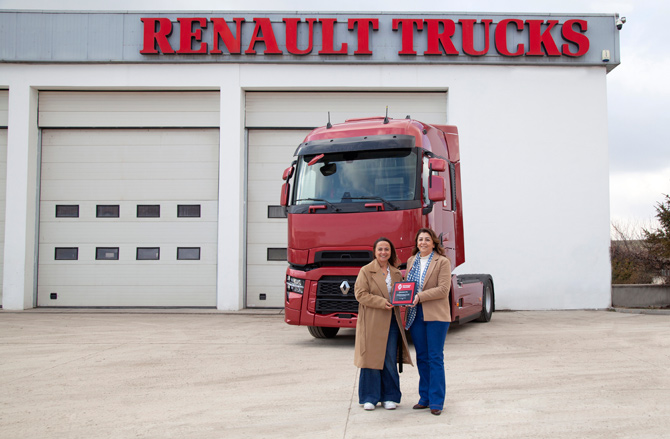 Renault Trucks Direksiyonunda Kadın Sürücü Var