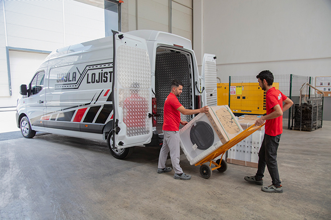 Renault Trucks’tan Konya’da İlk Master Red EDITION Teslimatı Renault Trucks’tan Konya’da İlk Master Red EDITION Teslimatı