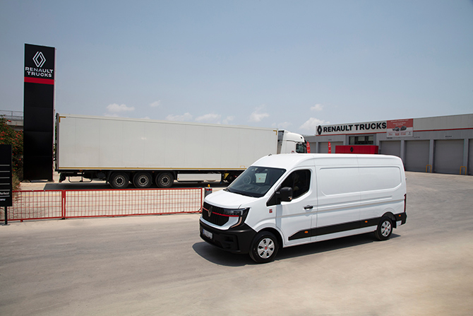 Renault Trucks Türkiye Master Red EDITION'ın İlk Teslimatını Gerçekleştirdi Renault Trucks Türkiye Master Red EDITION'ın İlk Teslimatını Gerçekleştirdi