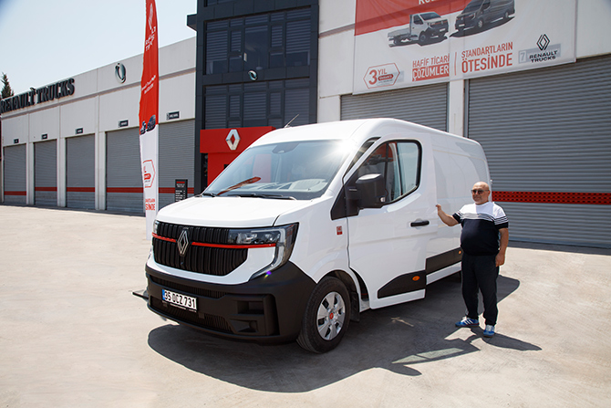 Ege Bölgesi'nin ilk Renault Trucks Master Red EDITION'ı ÖKN Lojistik Filosuna Katıldı