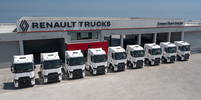 Renault Trucks Onaylar Ekspress’e 10 Adet T520 Çekici Teslim Etti