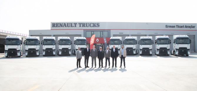 Özçelik Transport Renault Trucks Çekicileriyle Filosunu Yeniliyor