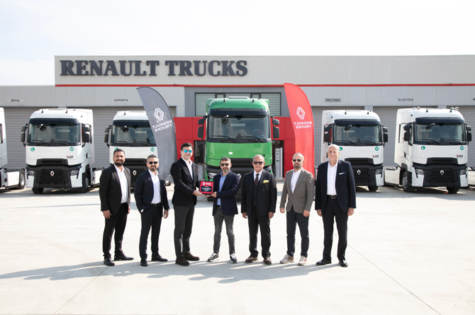 Renas Lojistik, Renault Trucks’ın T520 Çekicileriyle Filosunu Güçlendirdi