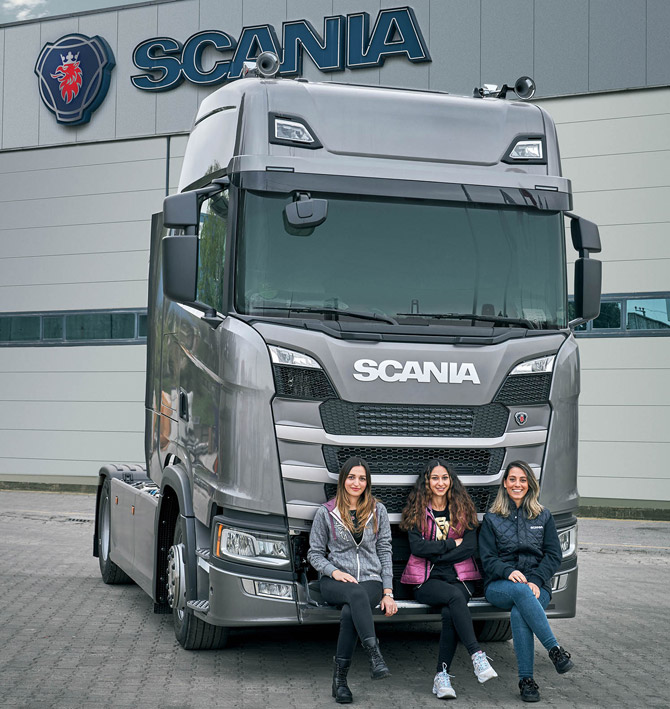 Scania Servislerine Kadın Eli Değiyor