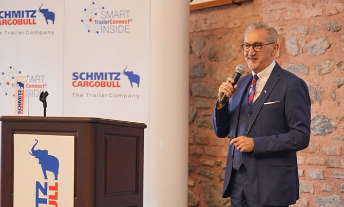 Toplantıda söz alan Schmitz Cargobull Türkiye CEO’su Kerem Taş